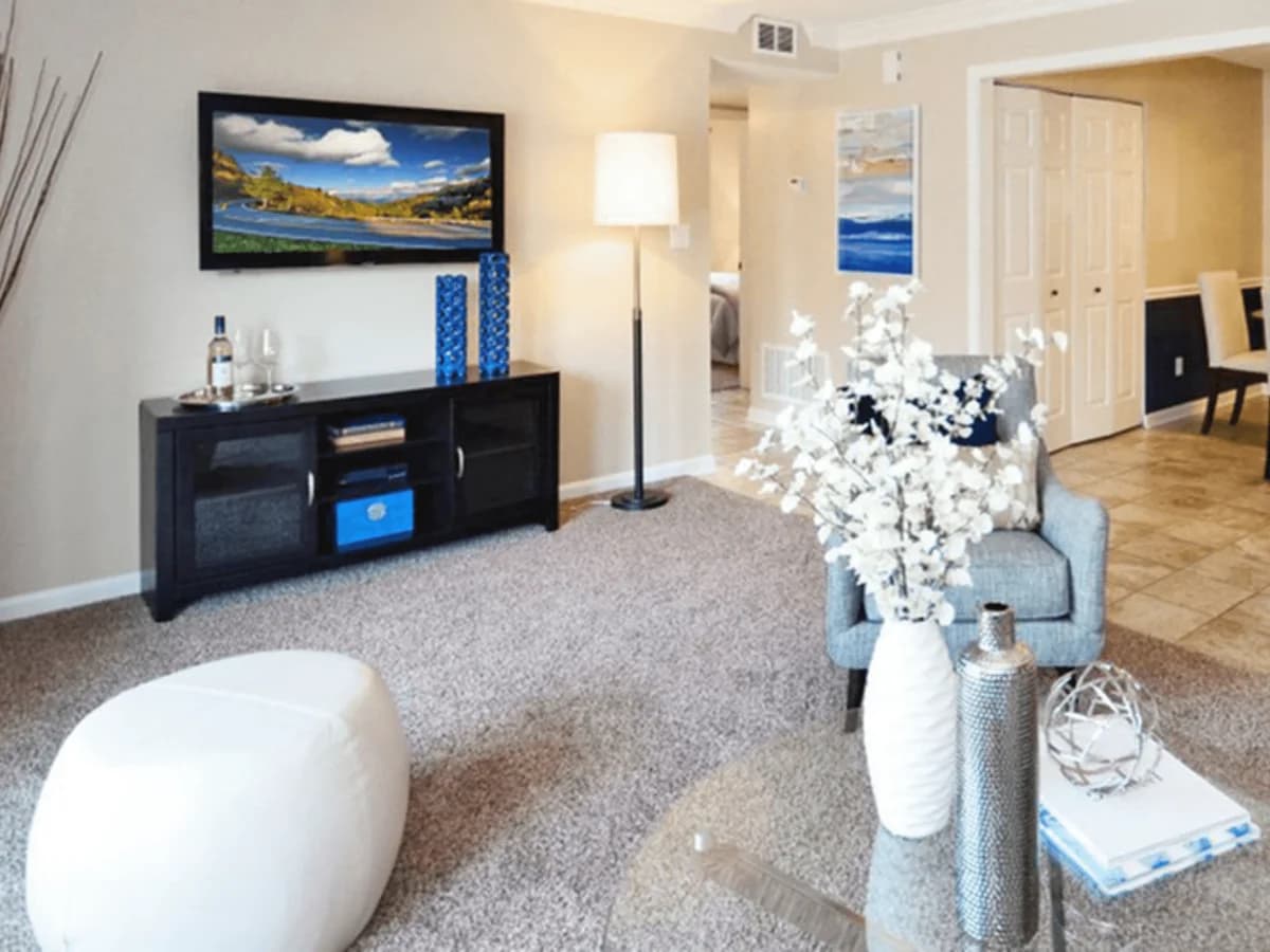 Flats at Hurstbourne - Apartment - 17