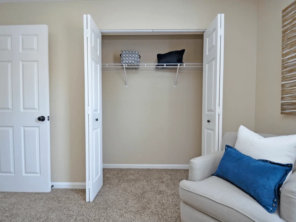 Flats at Hurstbourne - Apartment - 22