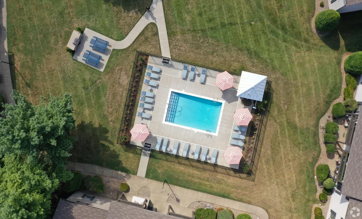 Flats at Hurstbourne - Apartment - 11