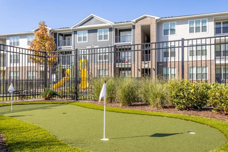 Louisville apartments for rent - image - Putting Green