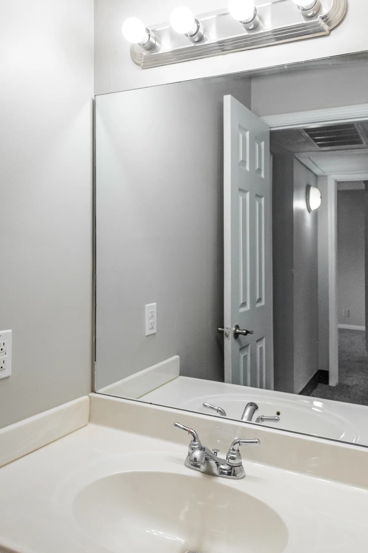Bridgepointe Crossing - Apartment - 30