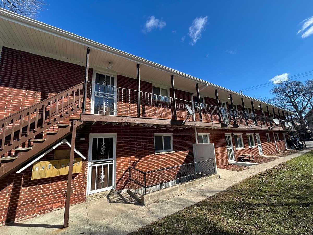 Louisville apartments for rent - Property image - 1422 S 7th St - 1
