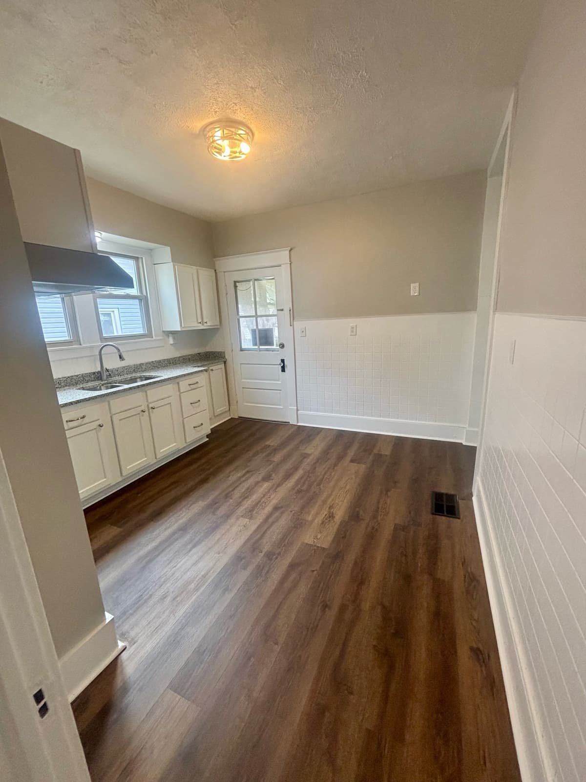 Louisville apartments for rent - Property image - 1310 Earl Avenue - 2