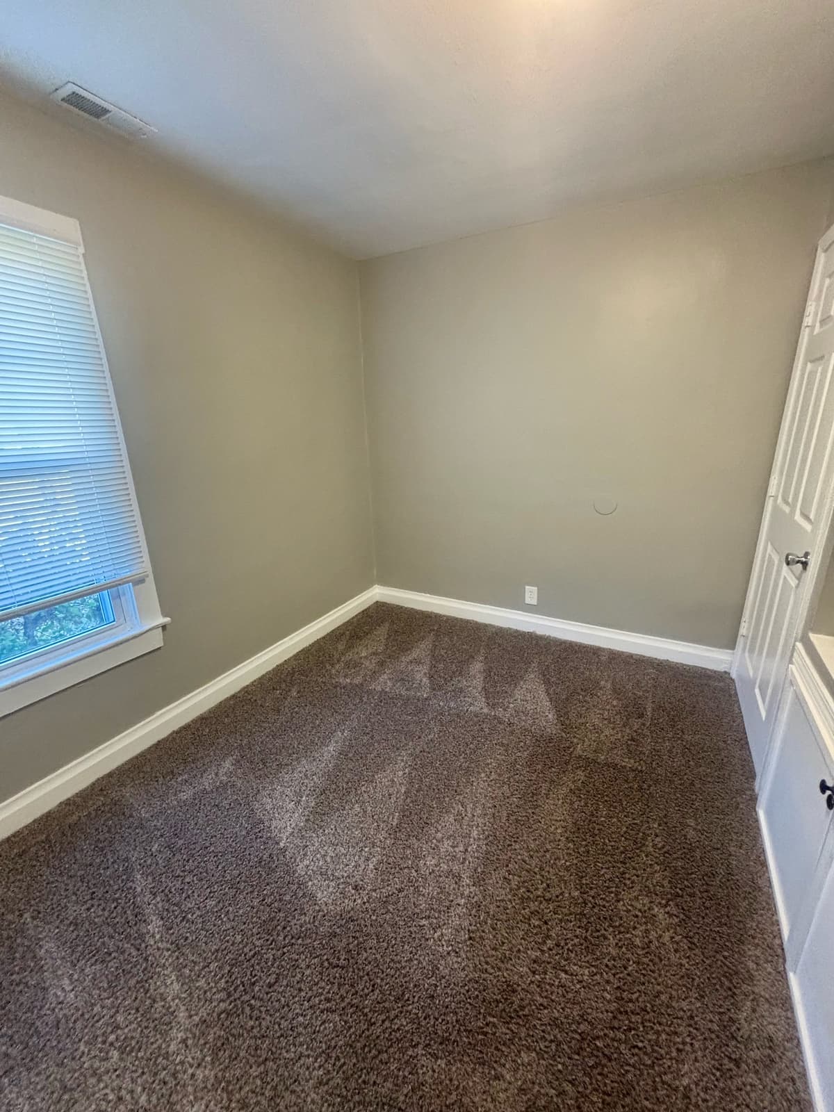 Louisville apartments for rent - Property image - 615 Dresden Avenue - 2