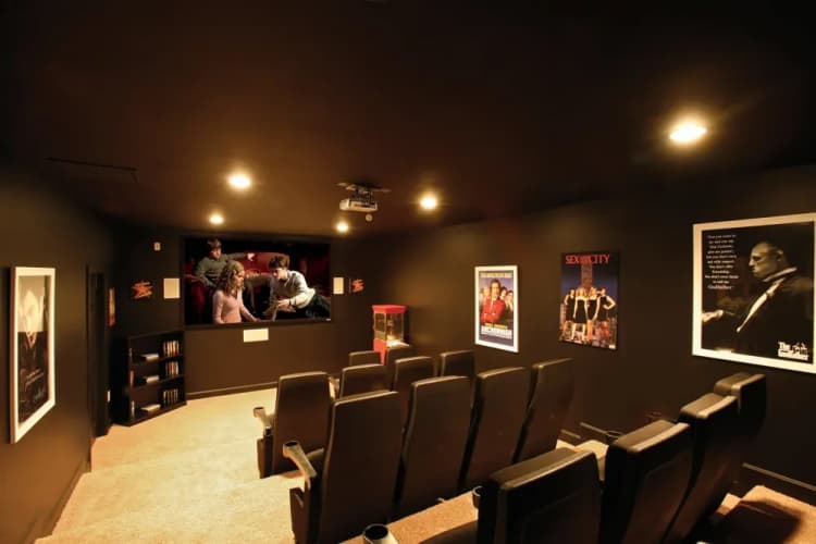 Louisville apartments for rent - image - imgi_61_LDG_Overlook_Theater1_yiluj2_bbi7zo.webp