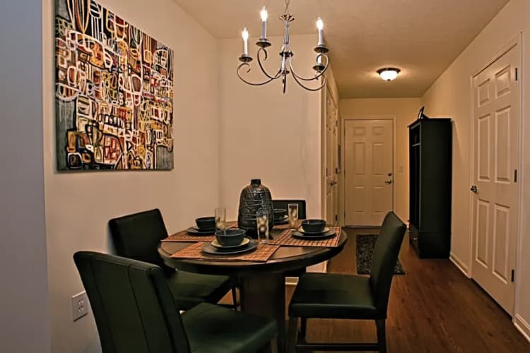 Louisville apartments for rent - image - imgi_7_LDG_Overlook_DiningRoom1_s5fceq_vhiolt.webp