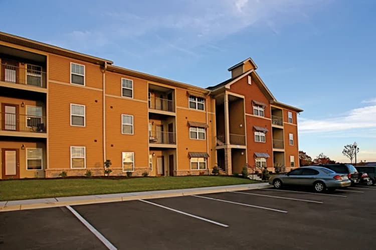Louisville apartments for rent - image - imgi_22_LDG_Overlook_Exterior1_rpkb5f_ghojlj.webp