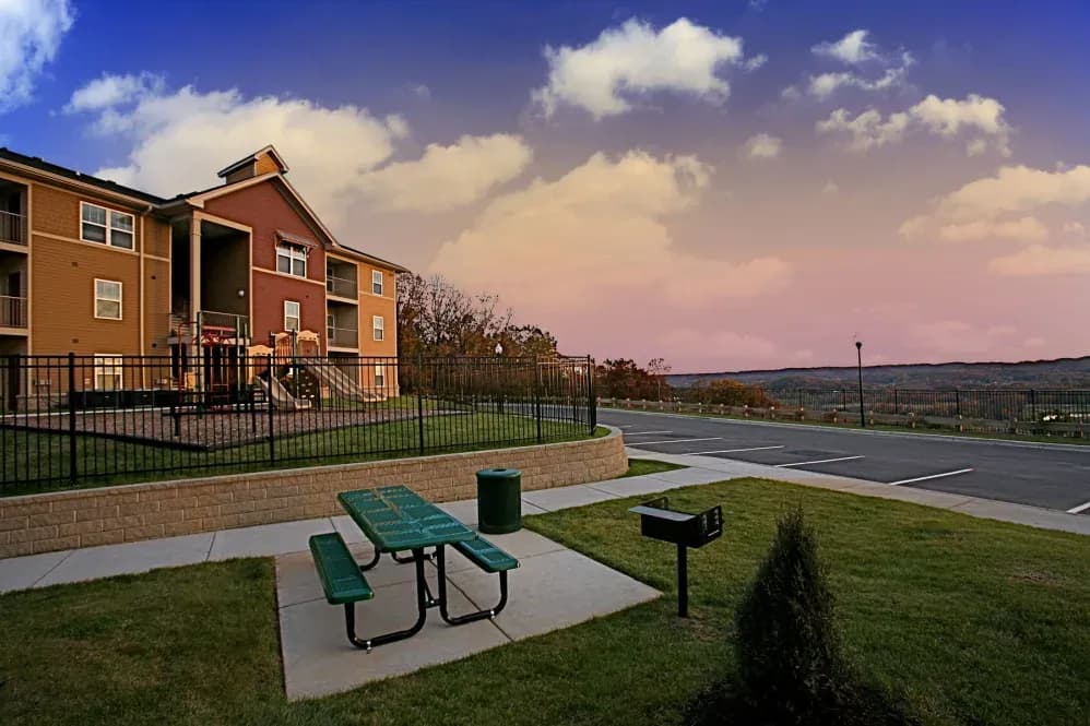 Louisville apartments for rent - image - imgi_56_LDG_Overlook_Exterior2_bjnwdd_dhrjao.webp