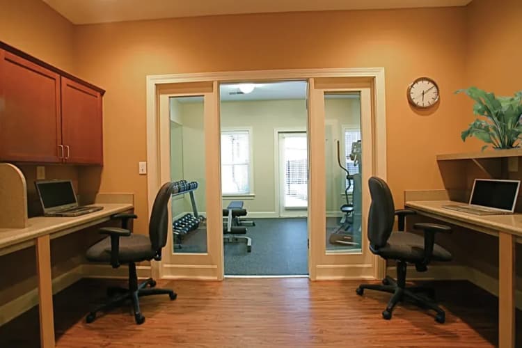 Louisville apartments for rent - image - imgi_25_LDG_Overlook_BizCenter1_hpidx4_ezw2oe.webp
