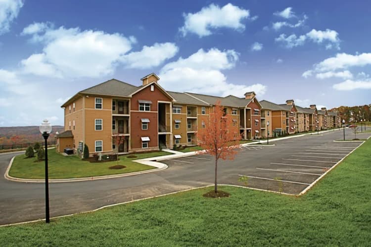 Louisville apartments for rent - image - imgi_21_LDG_Overlook_Exterior4_ituyev_abgkxh.webp