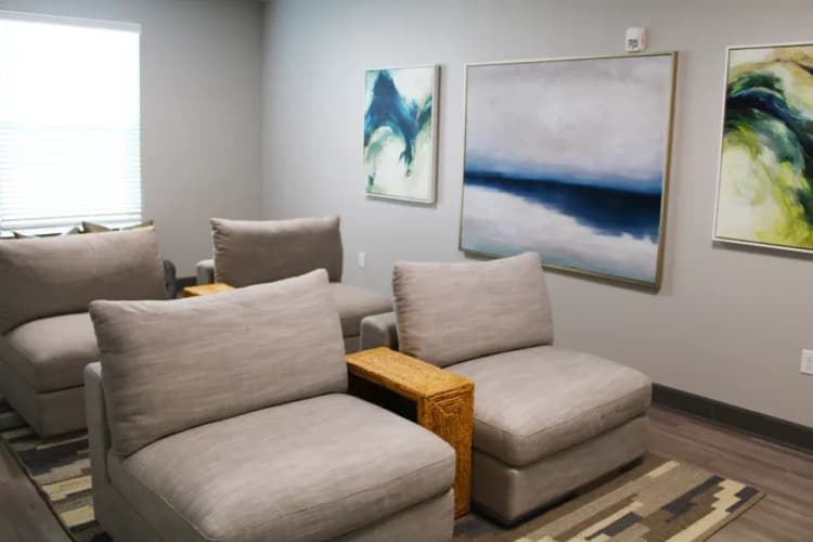Louisville apartments for rent - image - imgi_19_Jefferson_Landing_Lounge_Area_Edits_2_geaeme_ivm9y6.webp