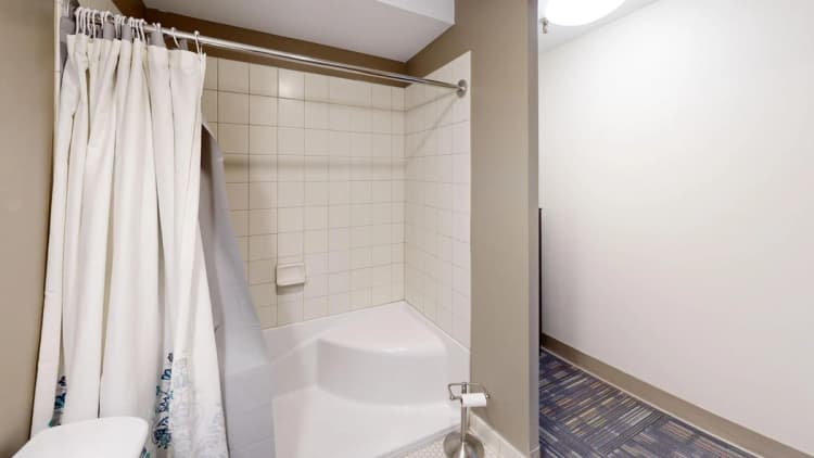 Louisville apartments for rent - image - imgi_44_1755634590311-Puritan-Model-Unit-Bathroom 1.webp