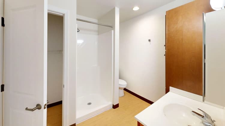 Louisville apartments for rent - image - imgi_44_1752768198137-Jacob-School-Senior-Studio-vacant-115-Bathroom.webp