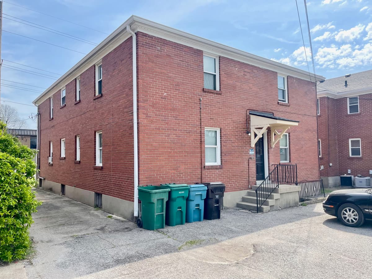 Louisville apartments for rent - Property image - 210 Breckinridge ln - 2