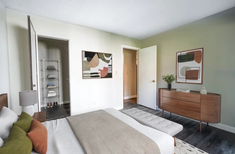 Louisville apartments for rent - image - Bedroom with Walk-in Closet