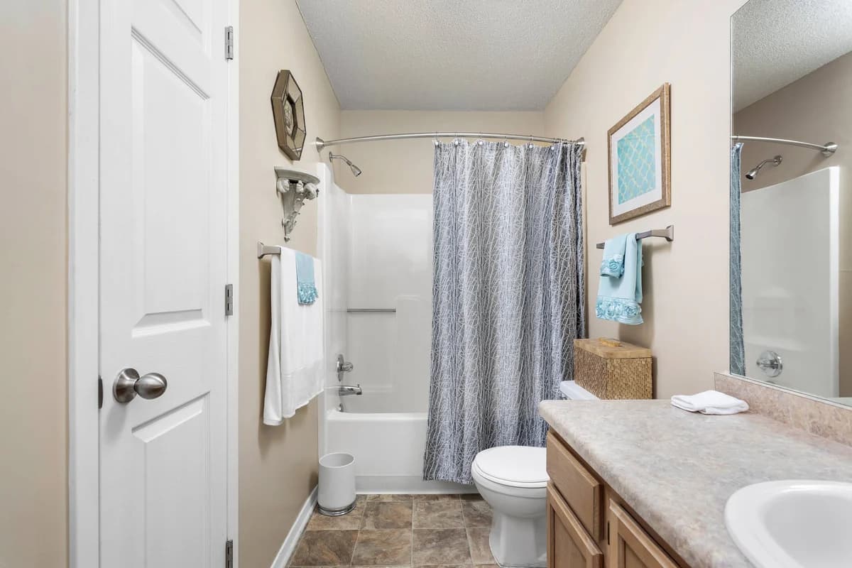 Louisville apartments for rent - image - Full Bathroom