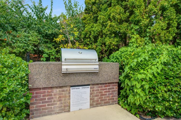 Louisville apartments for rent - image - Poolside Grill Area