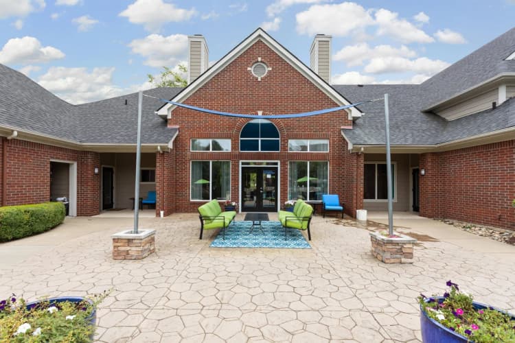 Louisville apartments for rent - image - Clubhouse Courtyard