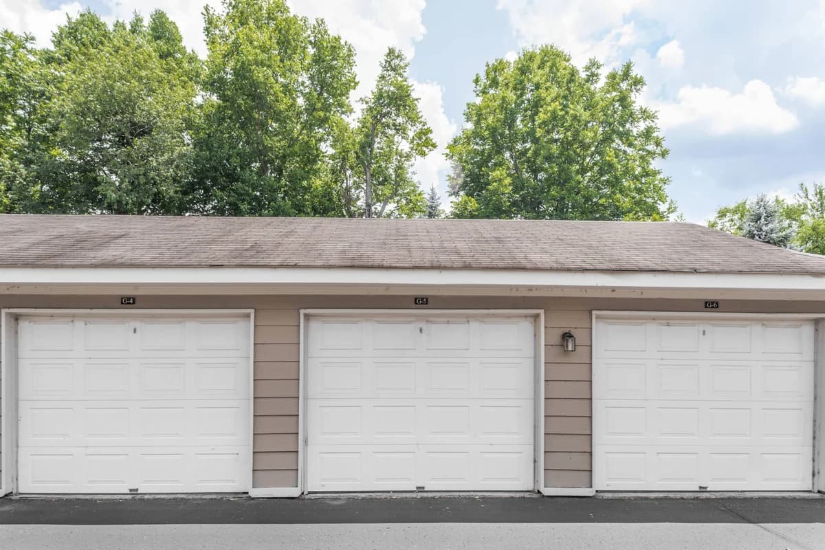 Louisville apartments for rent - Property image - Oxmoor Apartments - 2