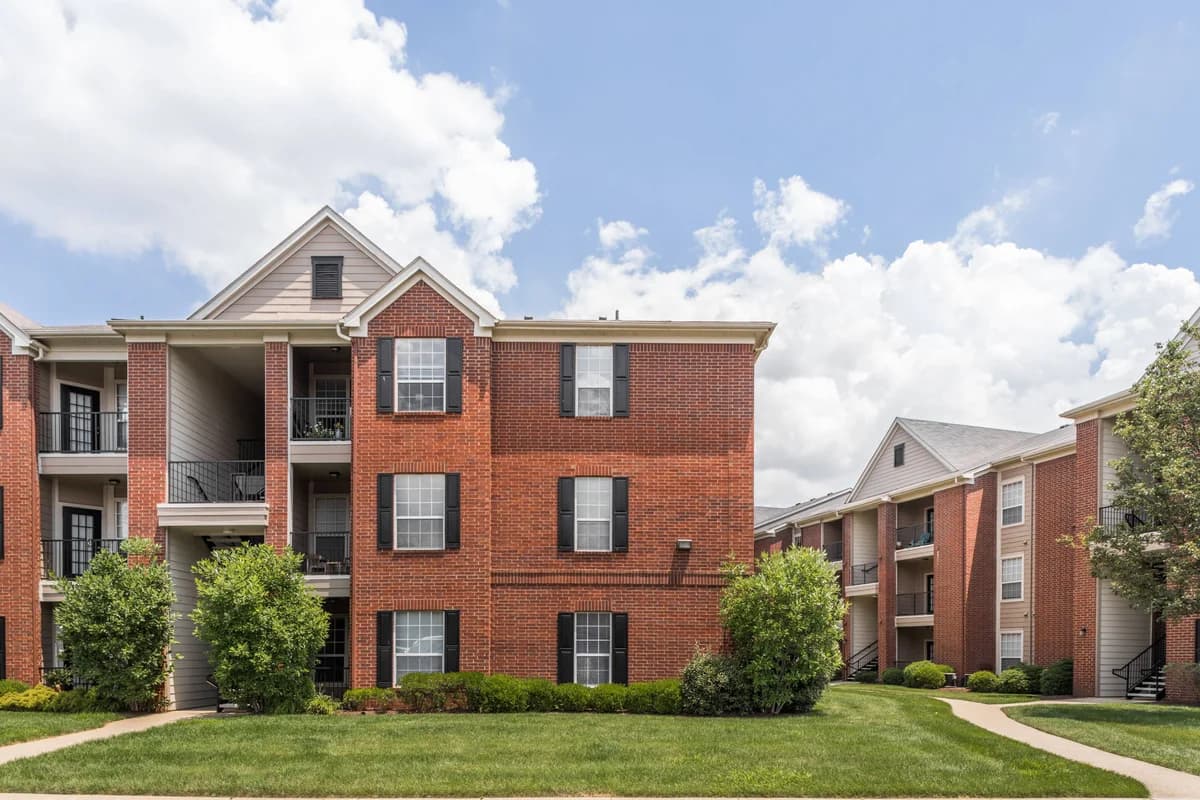 Louisville apartments for rent - Property image - Oxmoor Apartments - 3