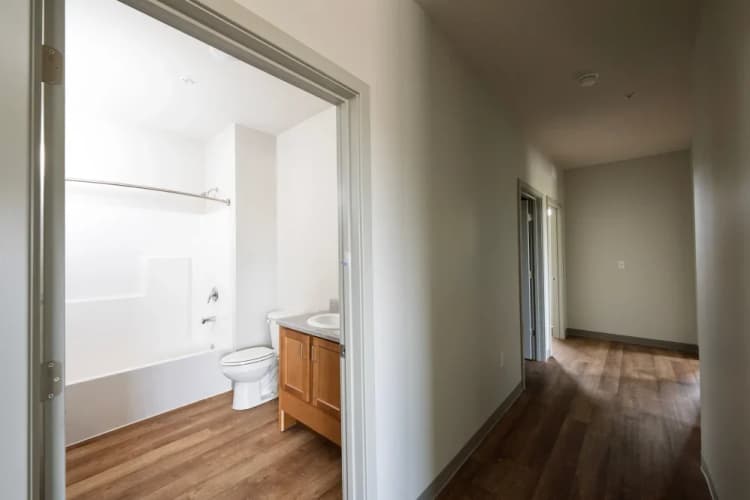Louisville apartments for rent - image - 4_Bathroom_iy9peg.webp