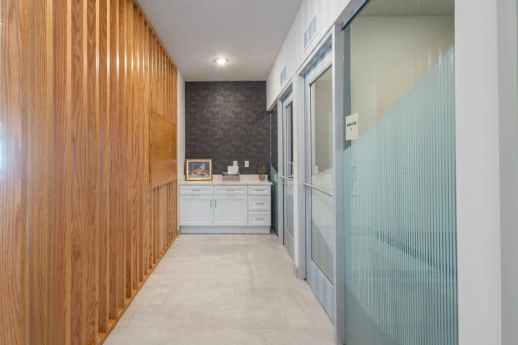 Louisville apartments for rent - image - Interior Hallway