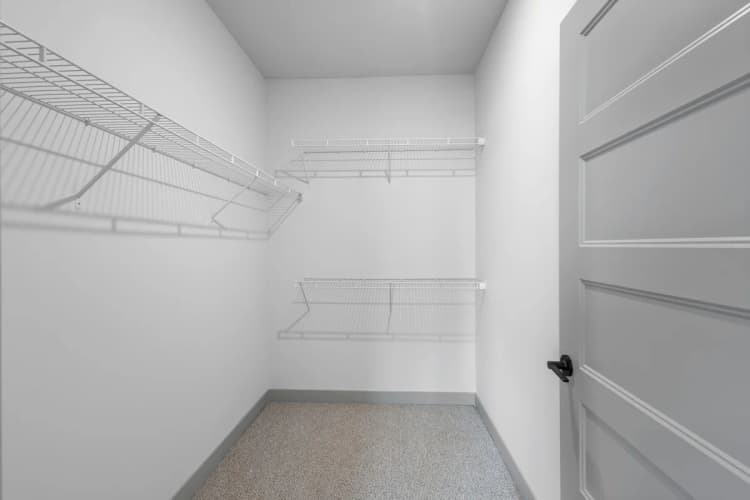 Louisville apartments for rent - image - Closet