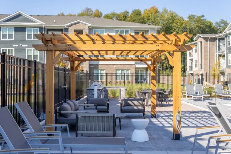 Louisville apartments for rent - image - Poolside Sundeck