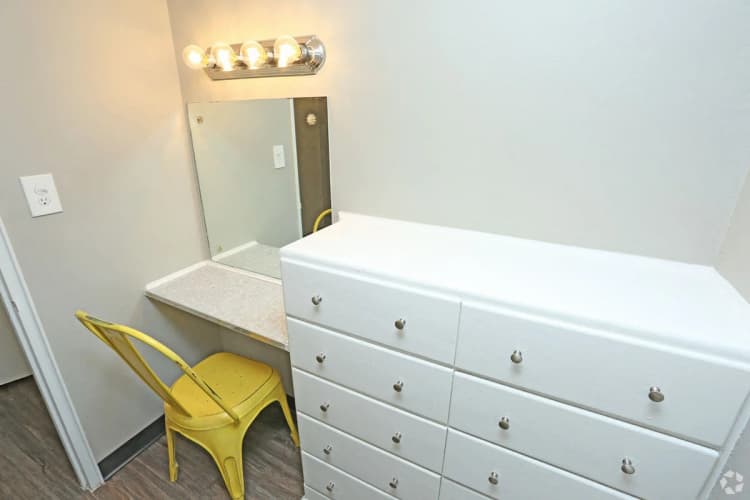 Louisville apartments for rent - image - Interior Closet