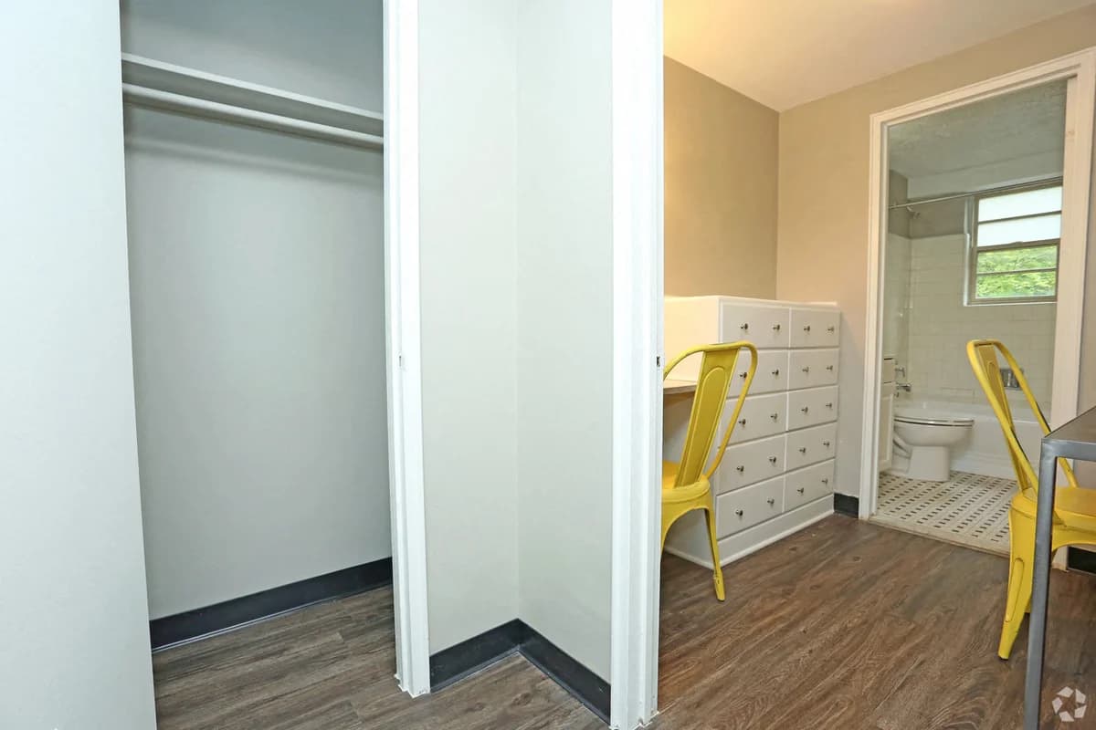 Louisville apartments for rent - image - Closet