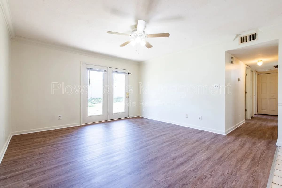 Louisville apartments for rent - Property image - 4406 South Brook Street - 3