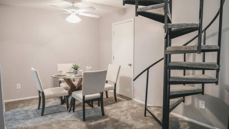 Louisville apartments for rent - image - Loft apartment dining room