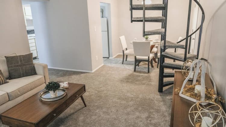 Louisville apartments for rent - image - Loft living & dining